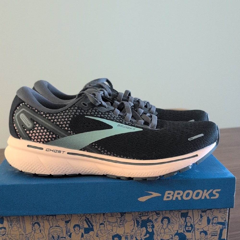 NIB Brooks Black and Gray Athletic Shoes with Cushioned Midsole